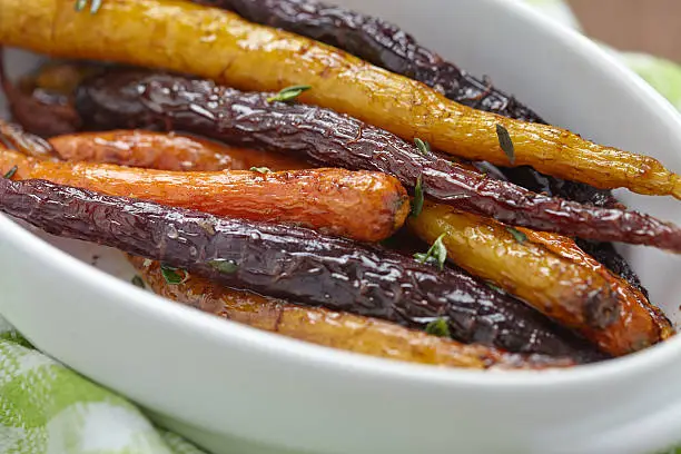 Maple-Glazed Roasted Carrots with Thyme